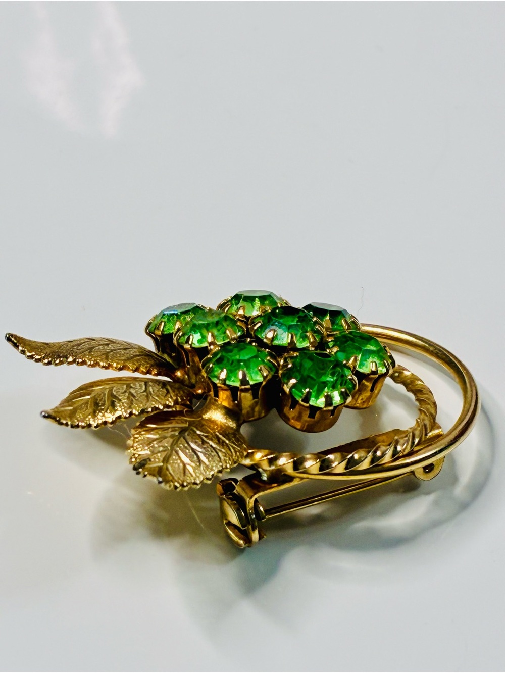 Gold-Tone Leaf Brooch with Bright Green Stones VTG Retro - Picture 4 of 8